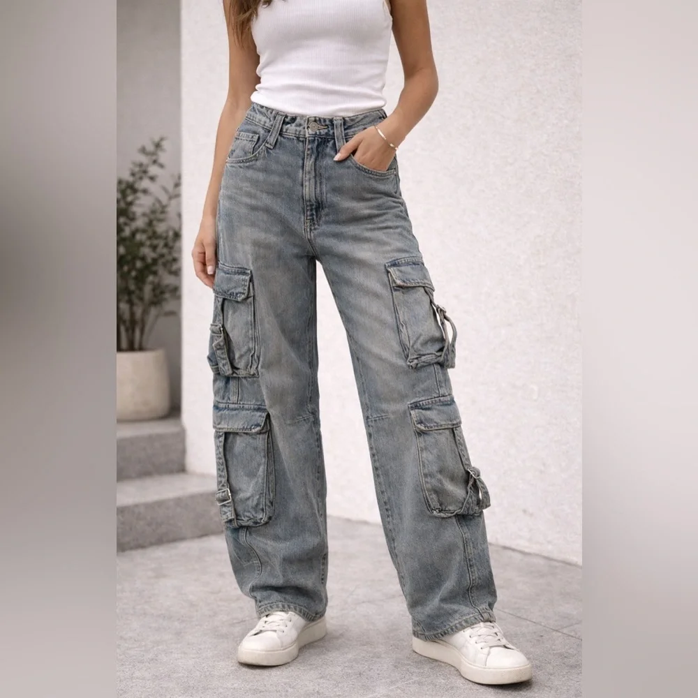 Zara Washed Gray Cargo Straight-Leg Jeans
BB2 - Picture 1 of 7